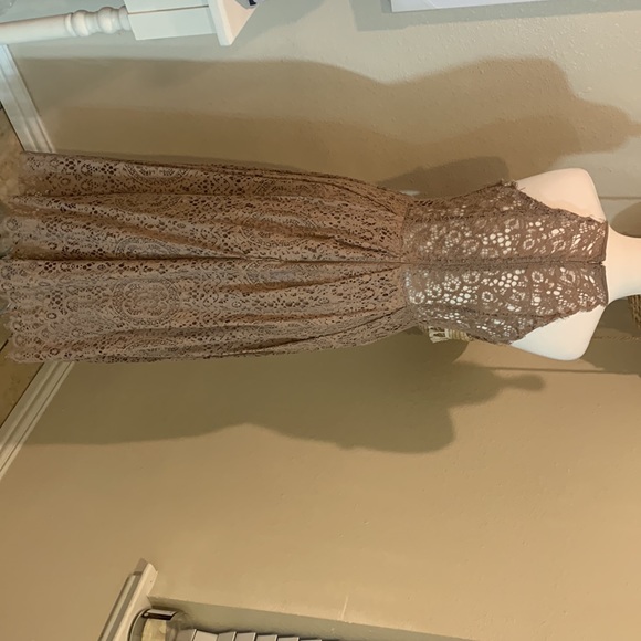 dress in excellent condition. - Picture 3 of 4